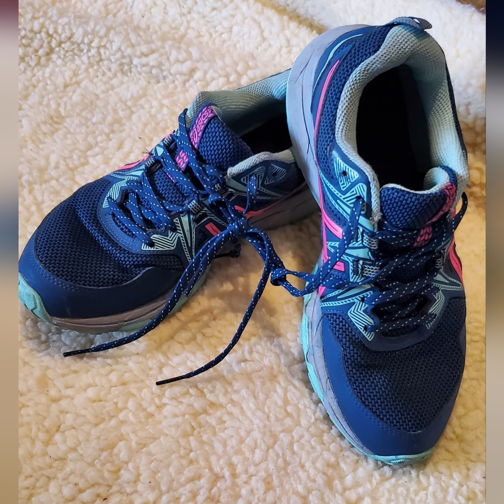 Asics women's size 9 blue and aqua nice shape